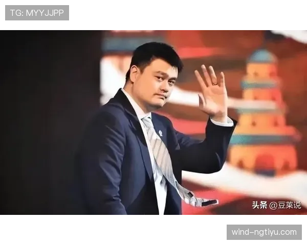 姚明退役后这身材变化也太真实了，当年球场上那个巨人现在喝个茶都像在度假