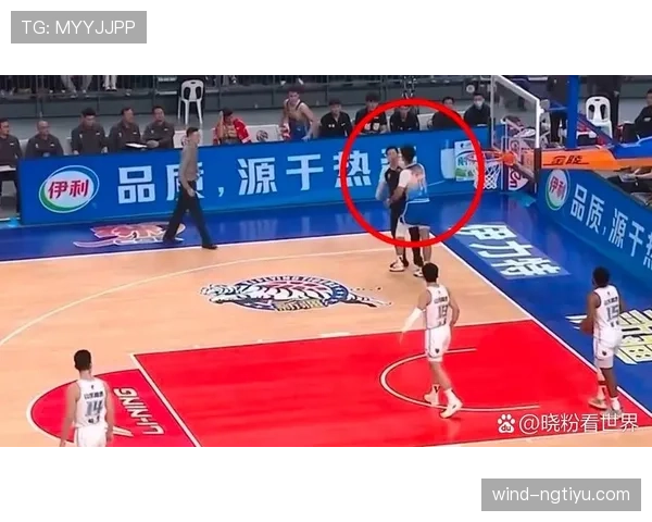 篮球规则中推人犯规的具体定义与现场判罚标准详细解读 篮球规则中推人犯规的具体定义与现场判罚标准详细解读